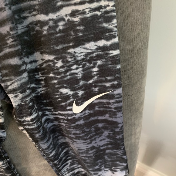 Nike Pro Leggings Black and gray pattern size small